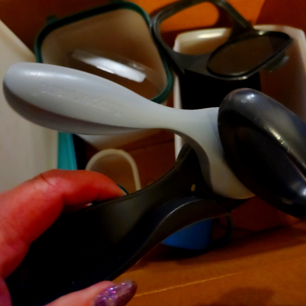 Tupperware can opener
